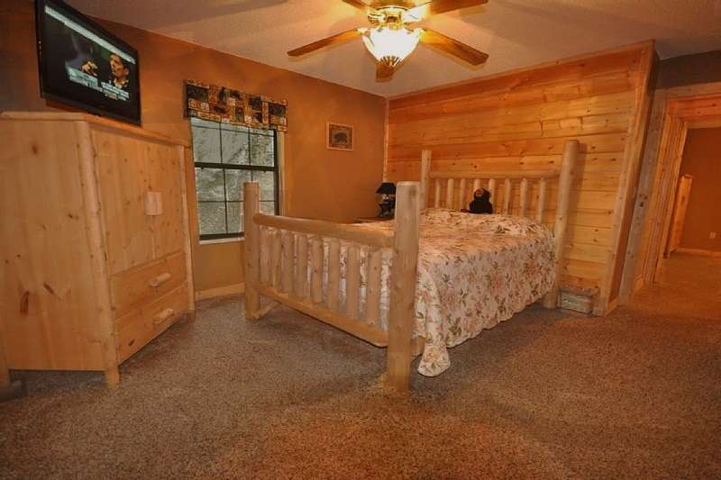Bear Ridge Cabin| Golden Cabins